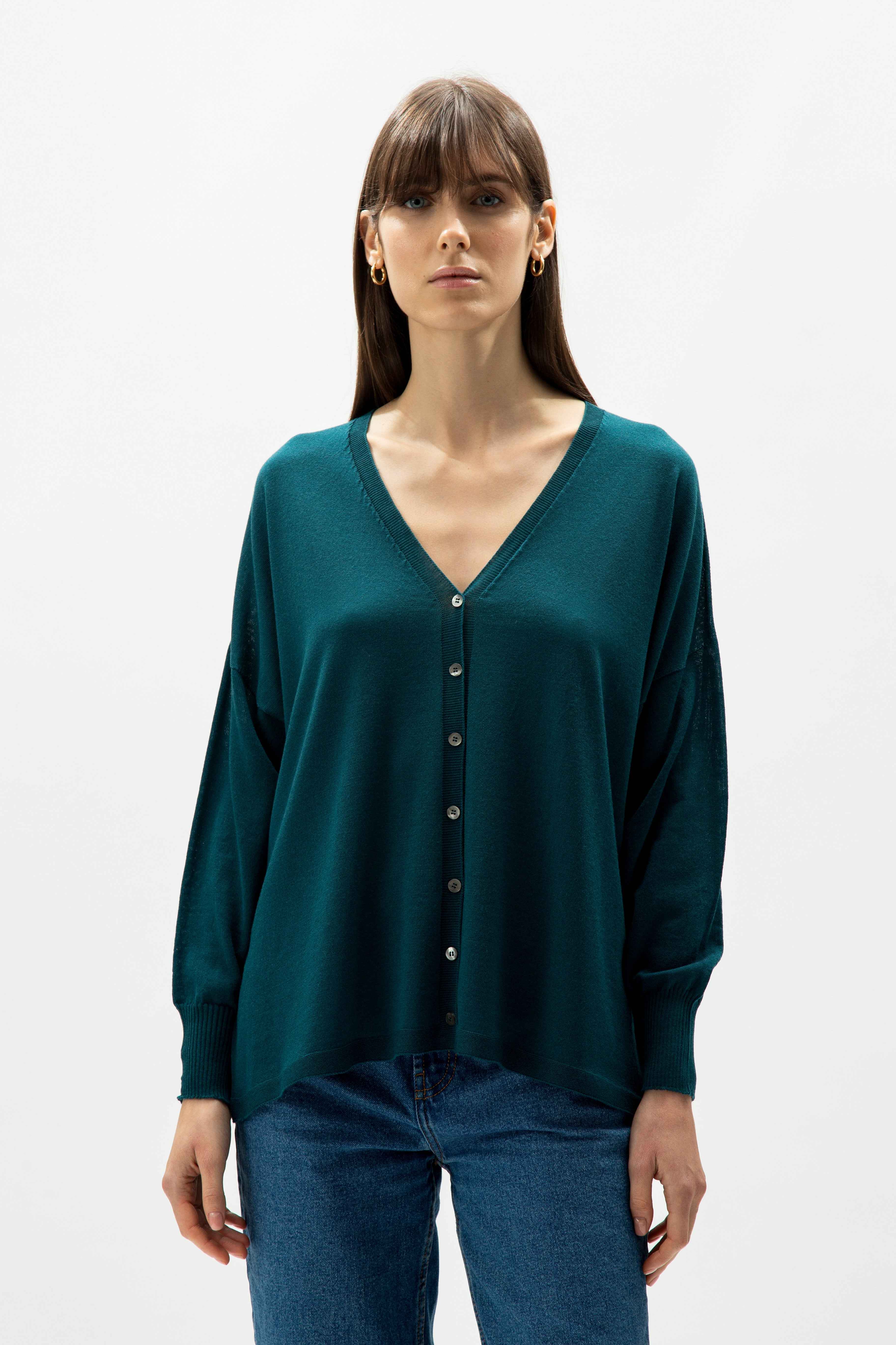 Extra Fine Merino Wool Oversized V-Neck Cardigan
(3D-Knit)