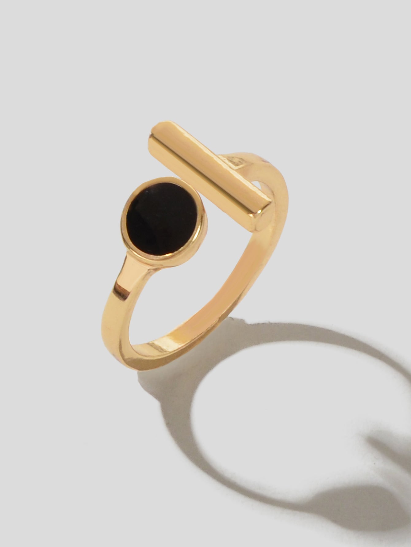 Anello con elementi geometrici