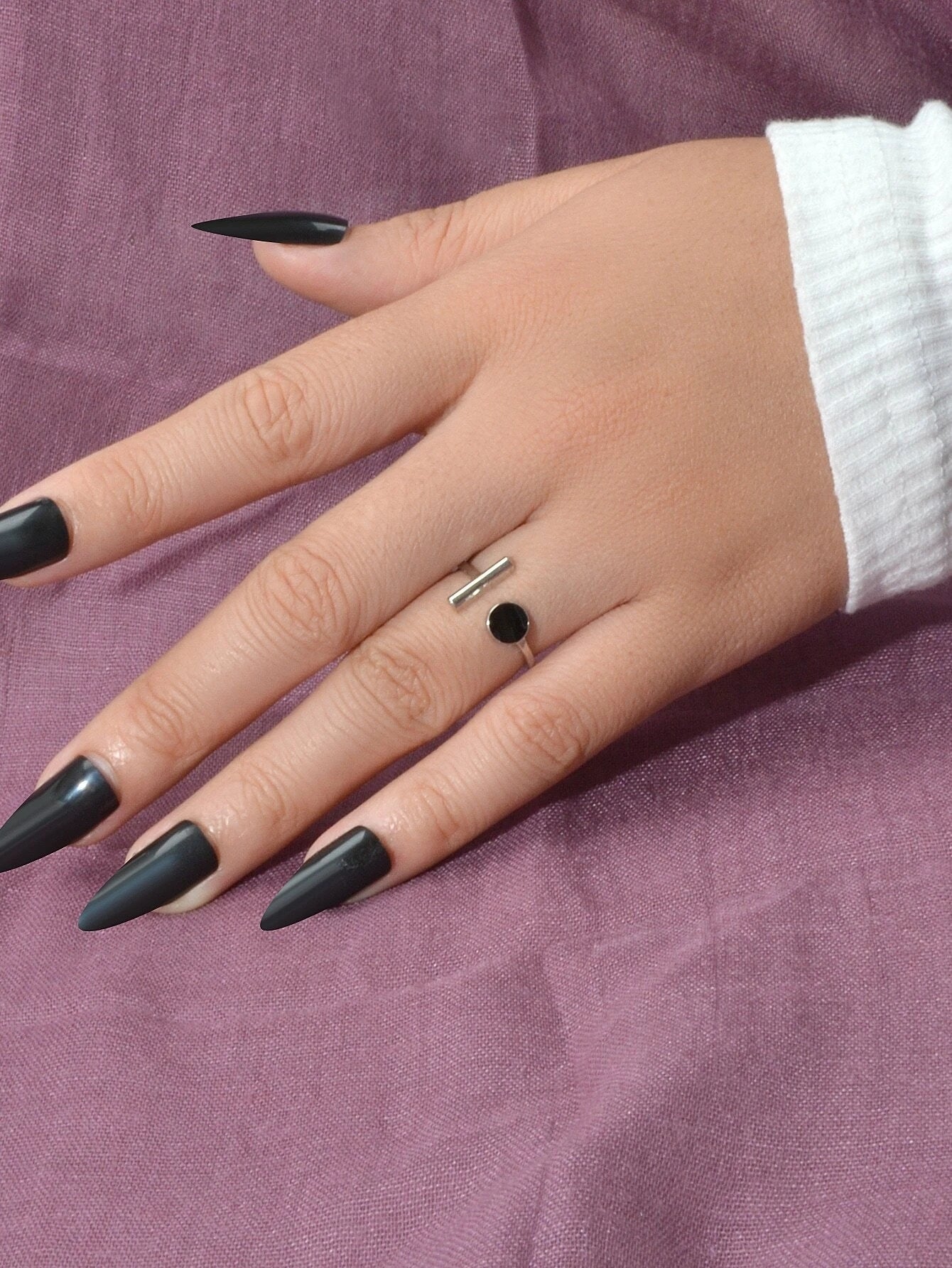 Anello con elementi geometrici