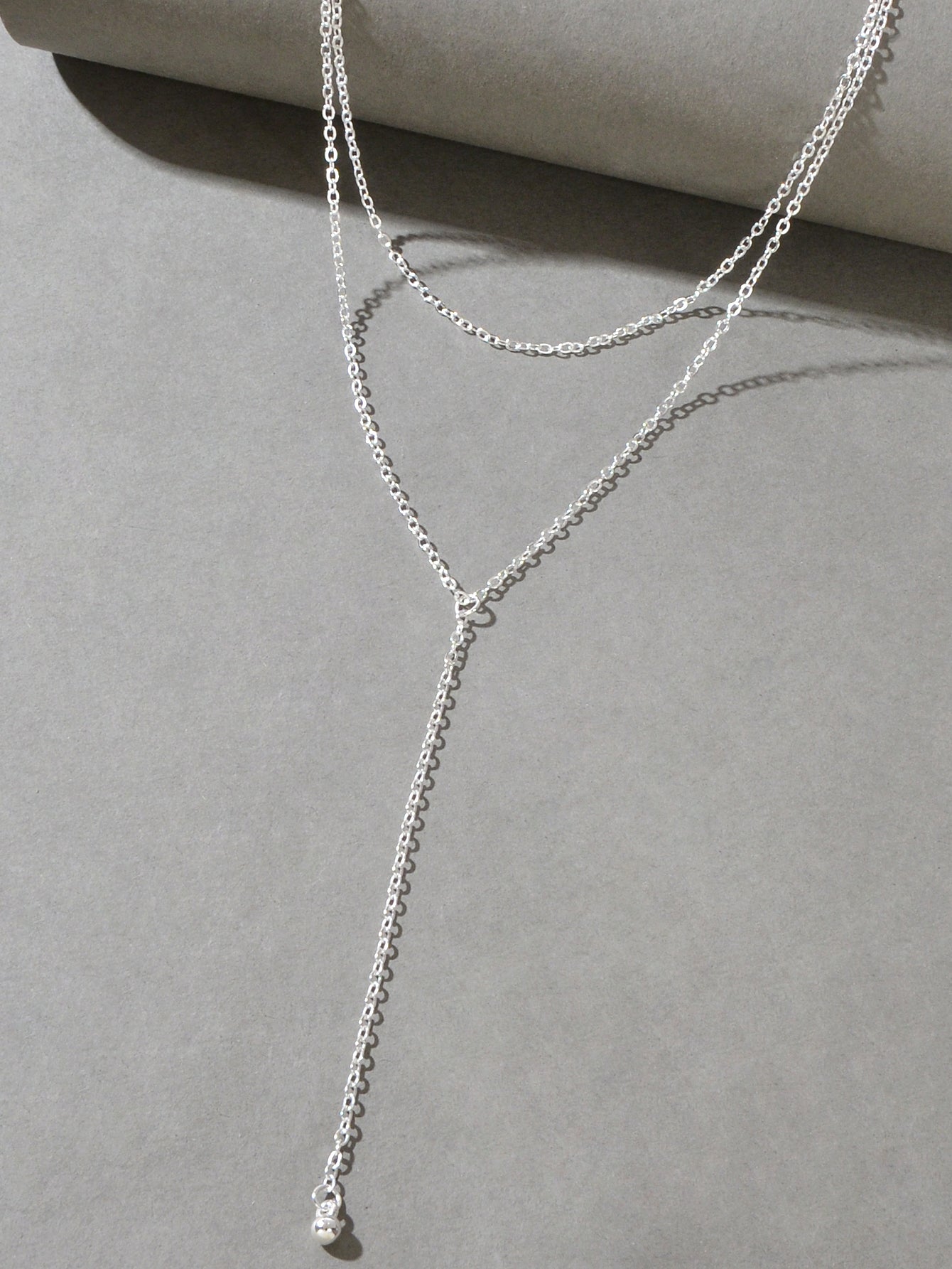 Collana con design a Y
