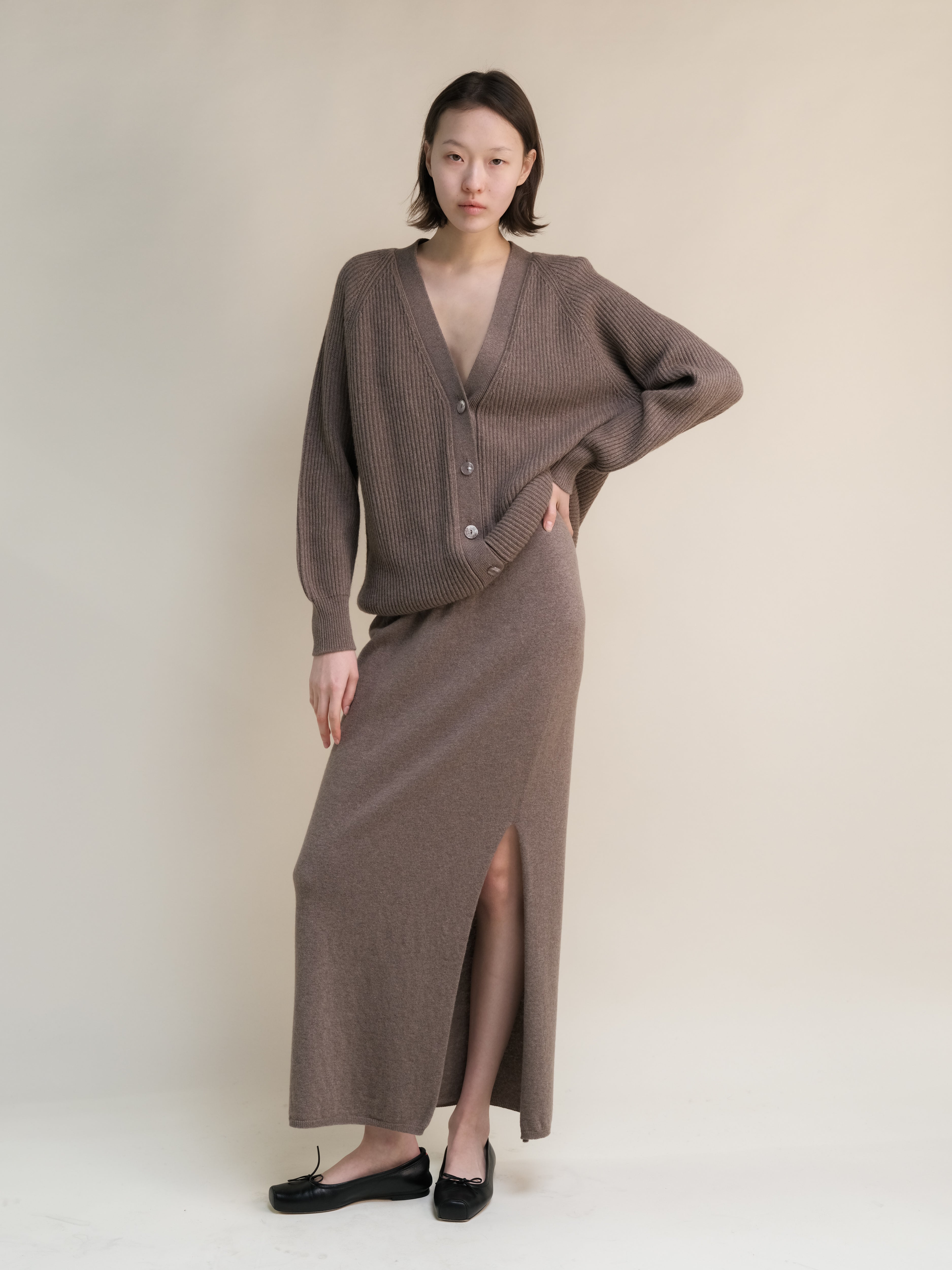 Cardigan lungo a coste in misto cashmere
