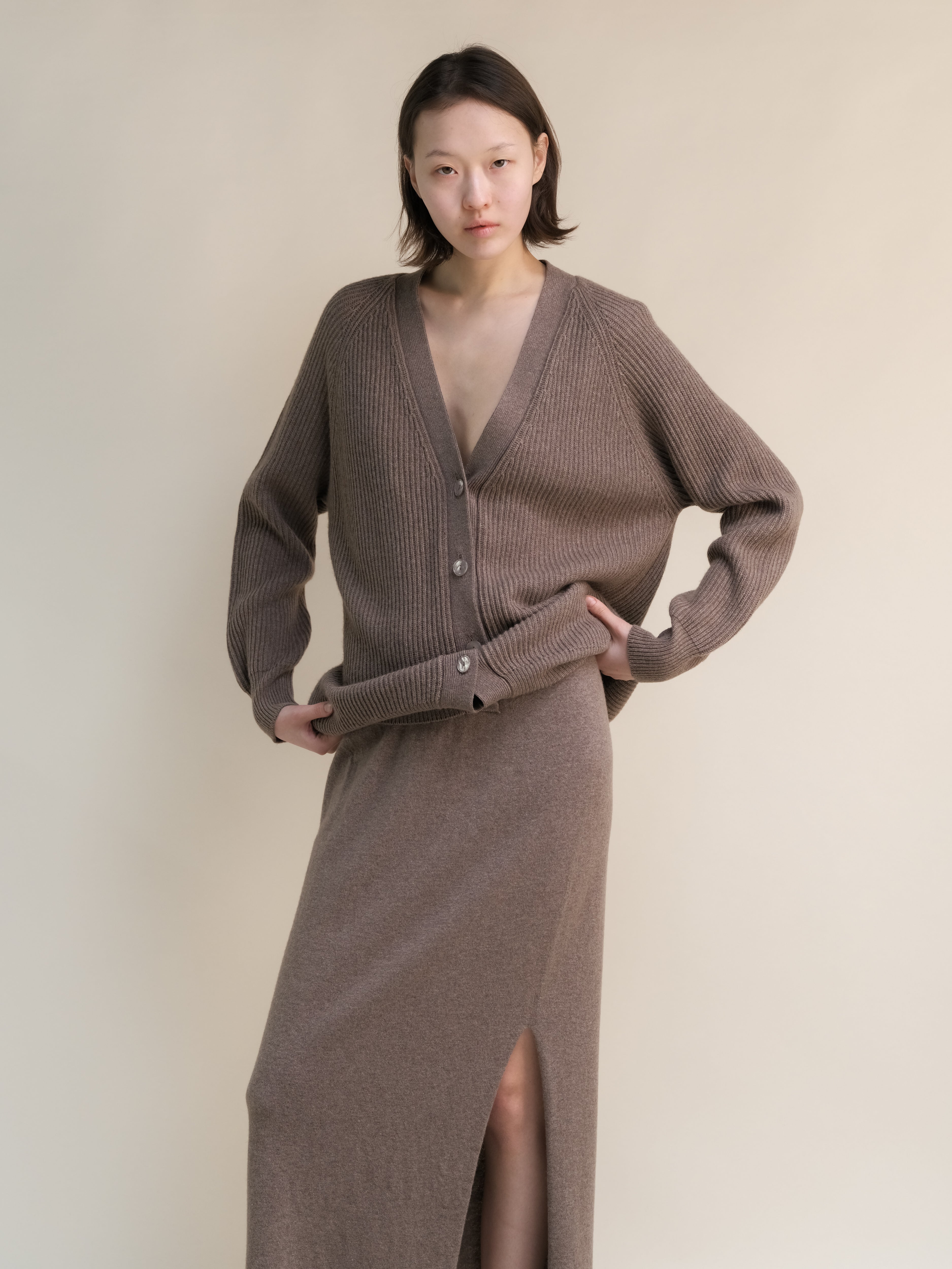 Cardigan lungo a coste in misto cashmere
