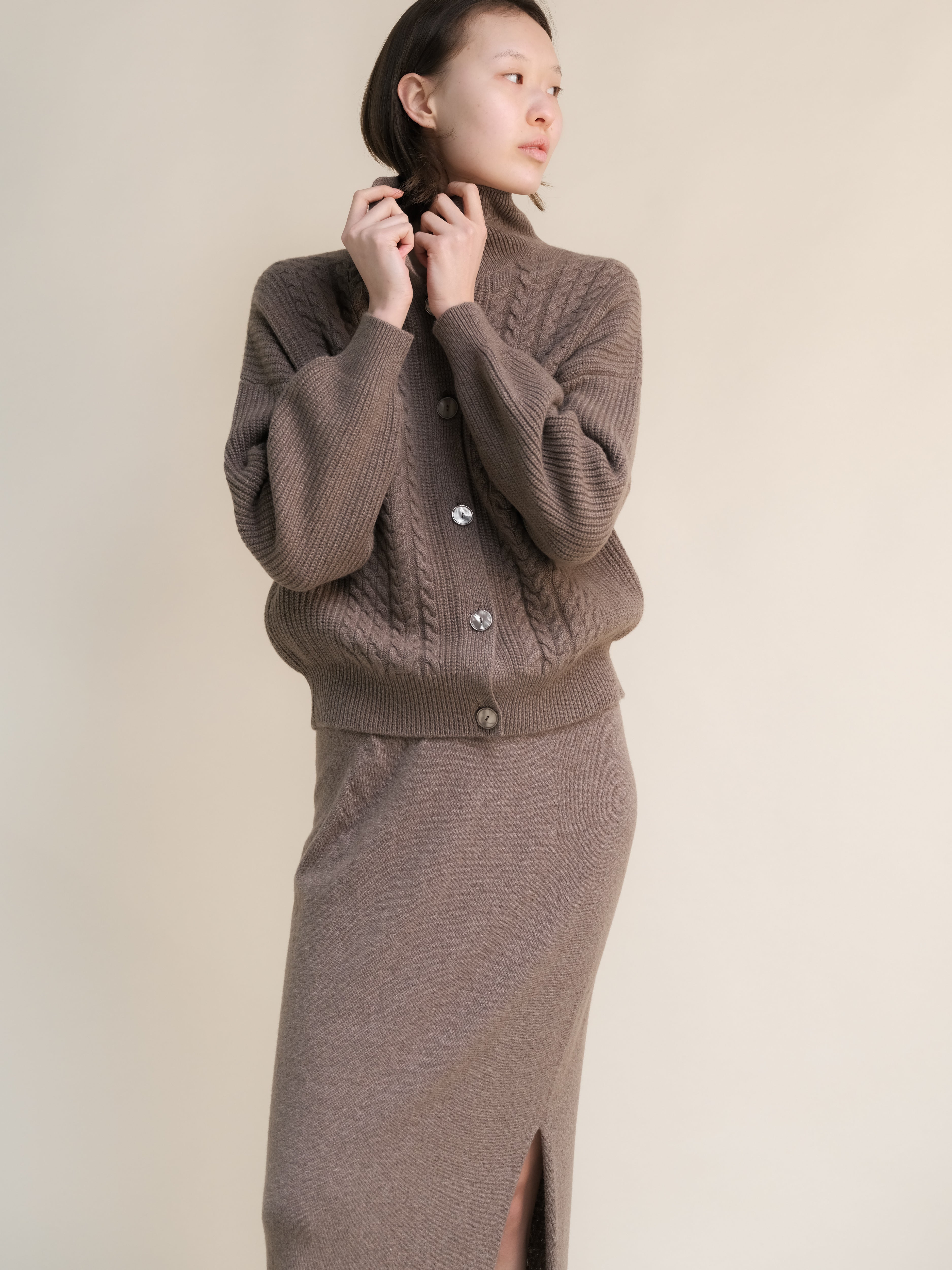Cardigan polo in misto cashmere con lavorazione treccia