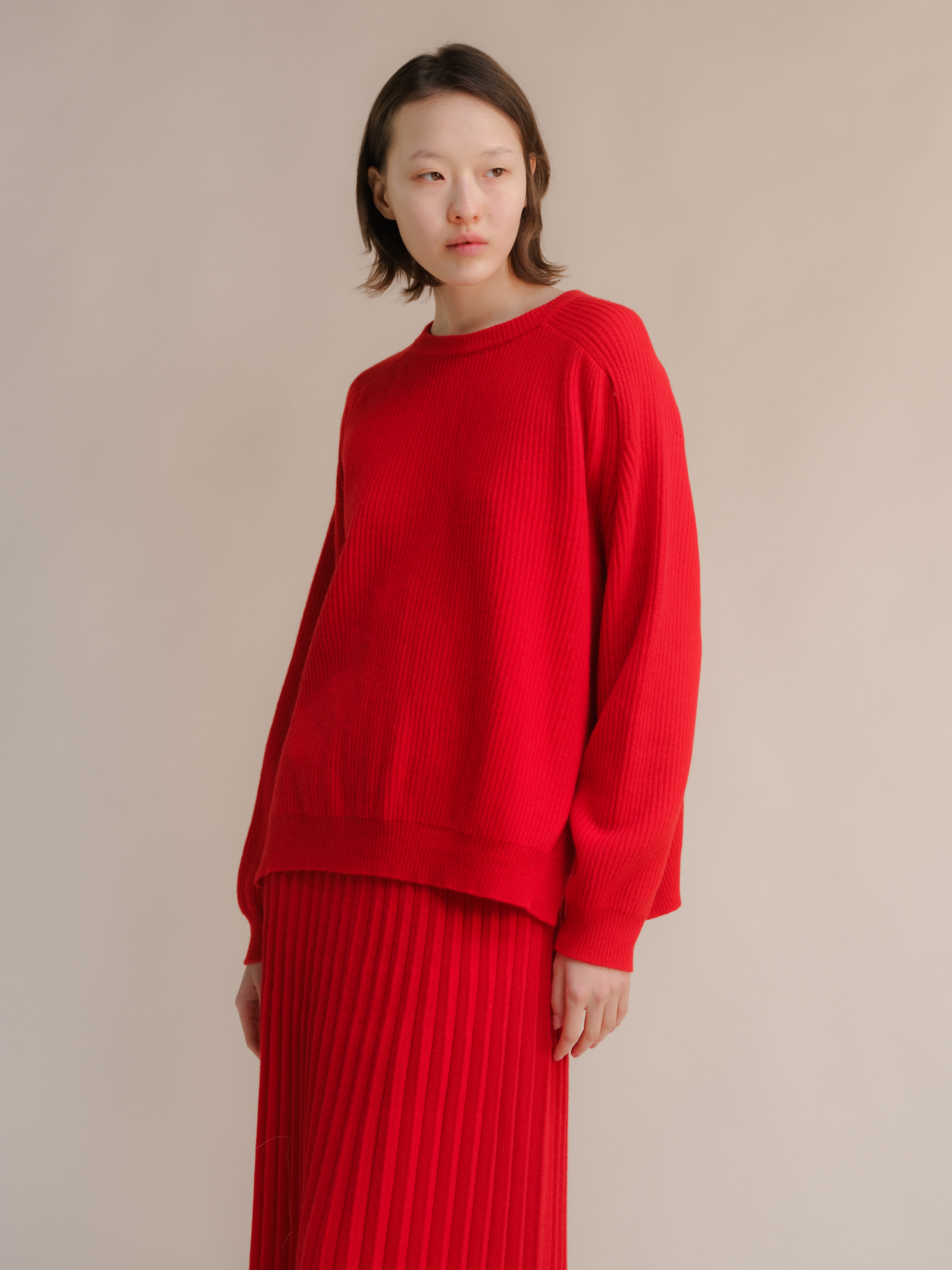 Maglia girocollo in misto cashmere a coste con spacchi laterali