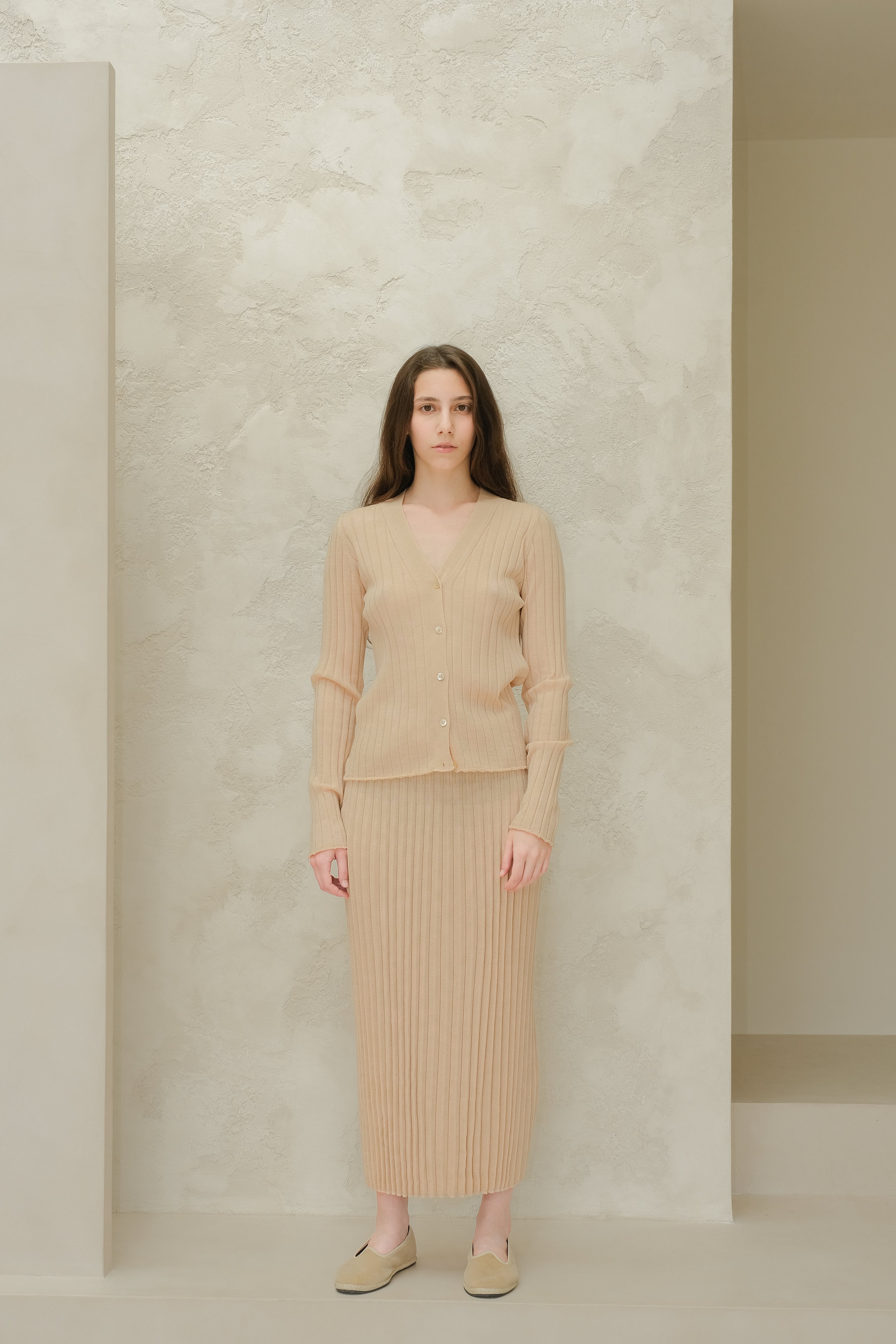 Cardigan in lana merino extrafine con scollo a V