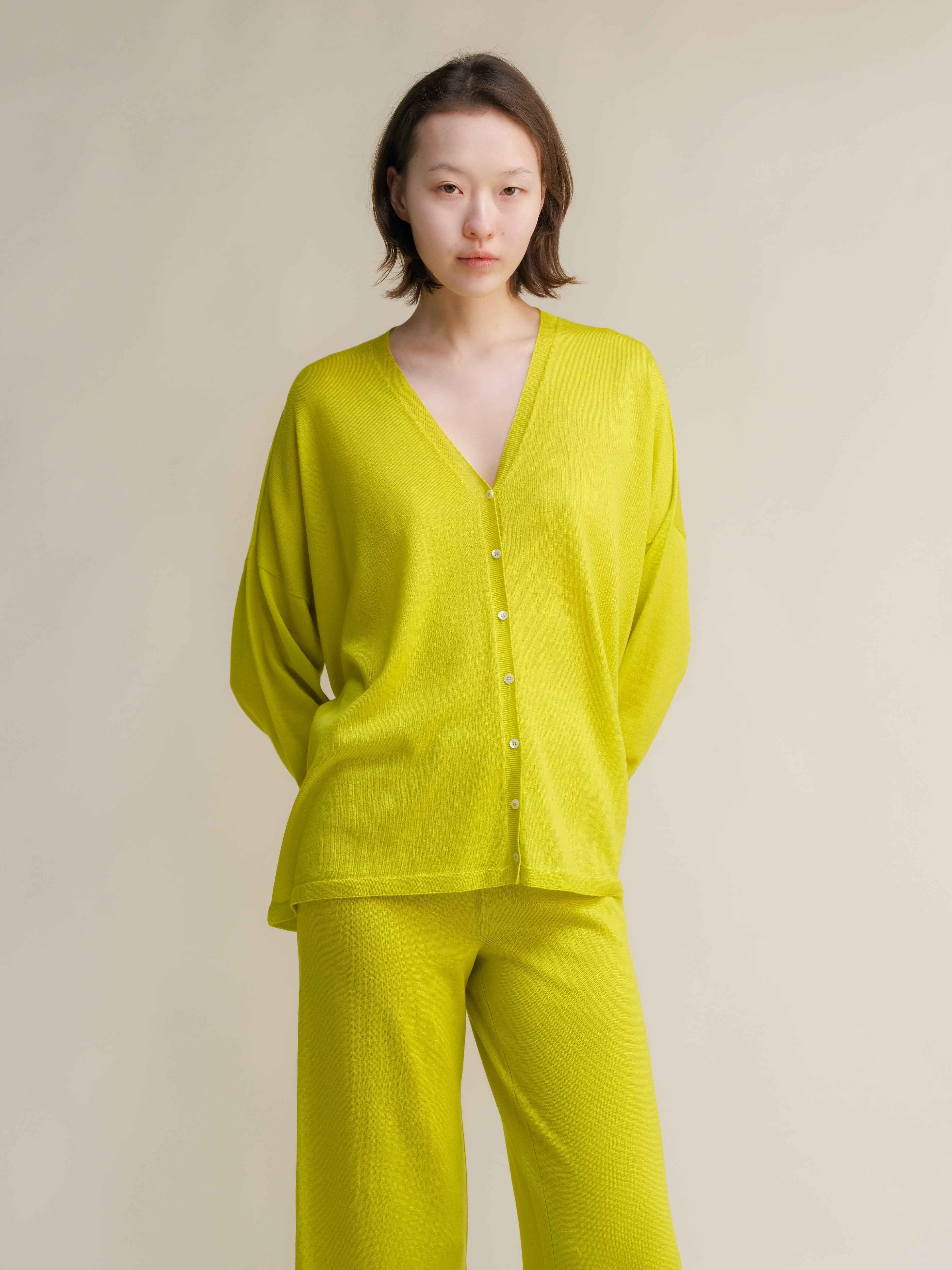 Extra Fine Merino Wool Oversized V-Neck Cardigan
(3D-Knit)