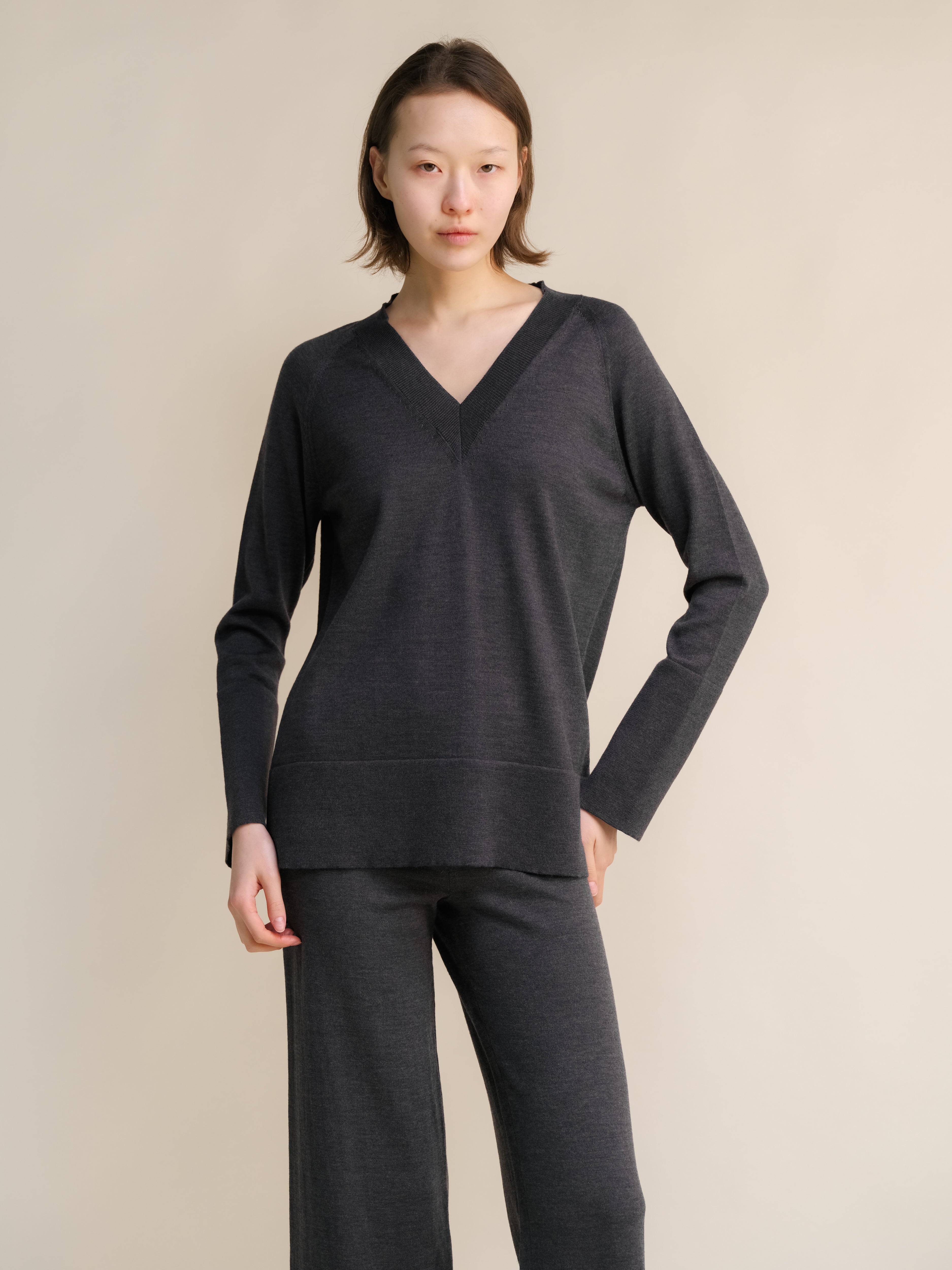 Maglione maxi con scollo a V in lana merino extrafine