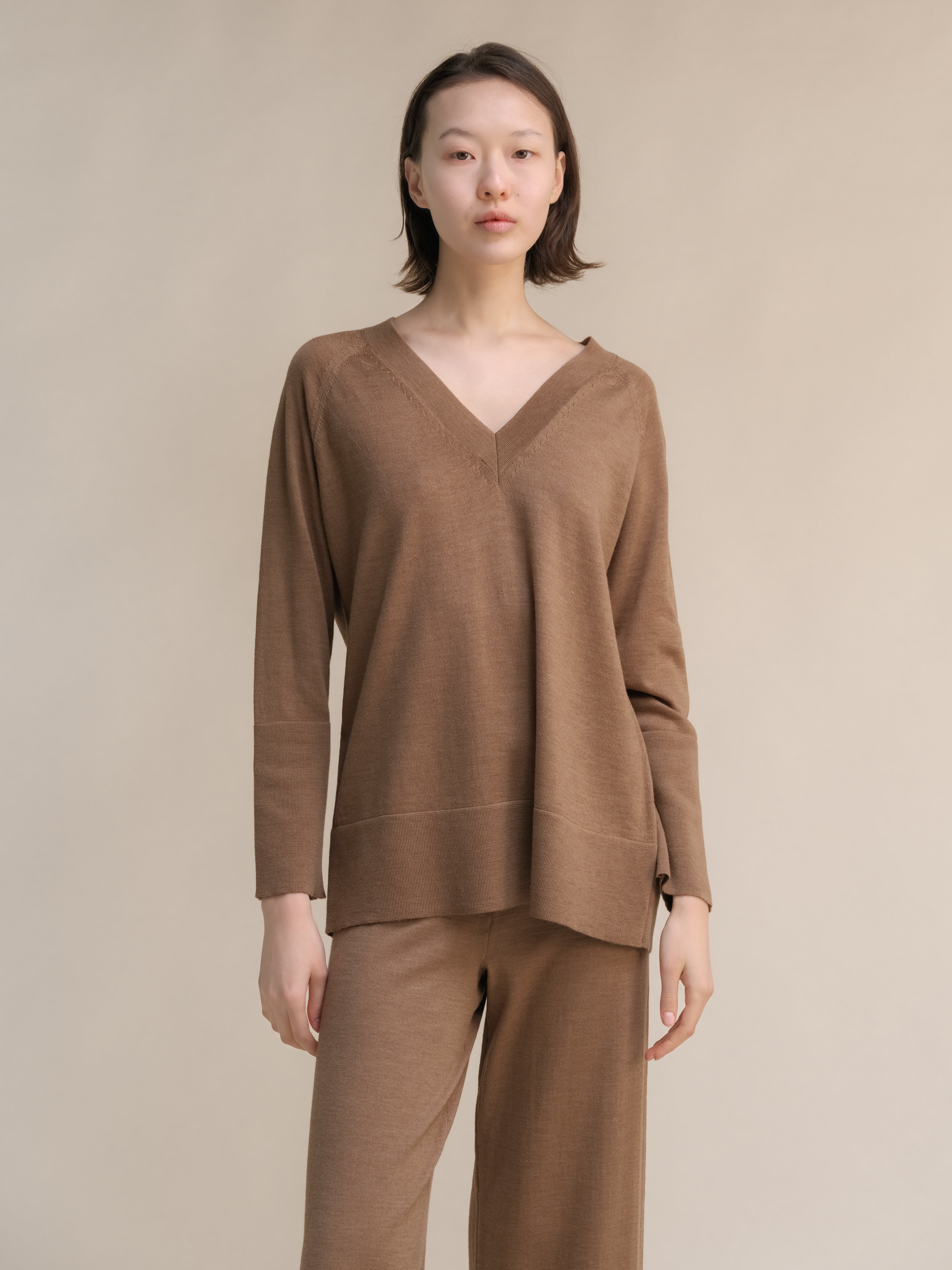 Maglione maxi con scollo a V in lana merino extrafine
