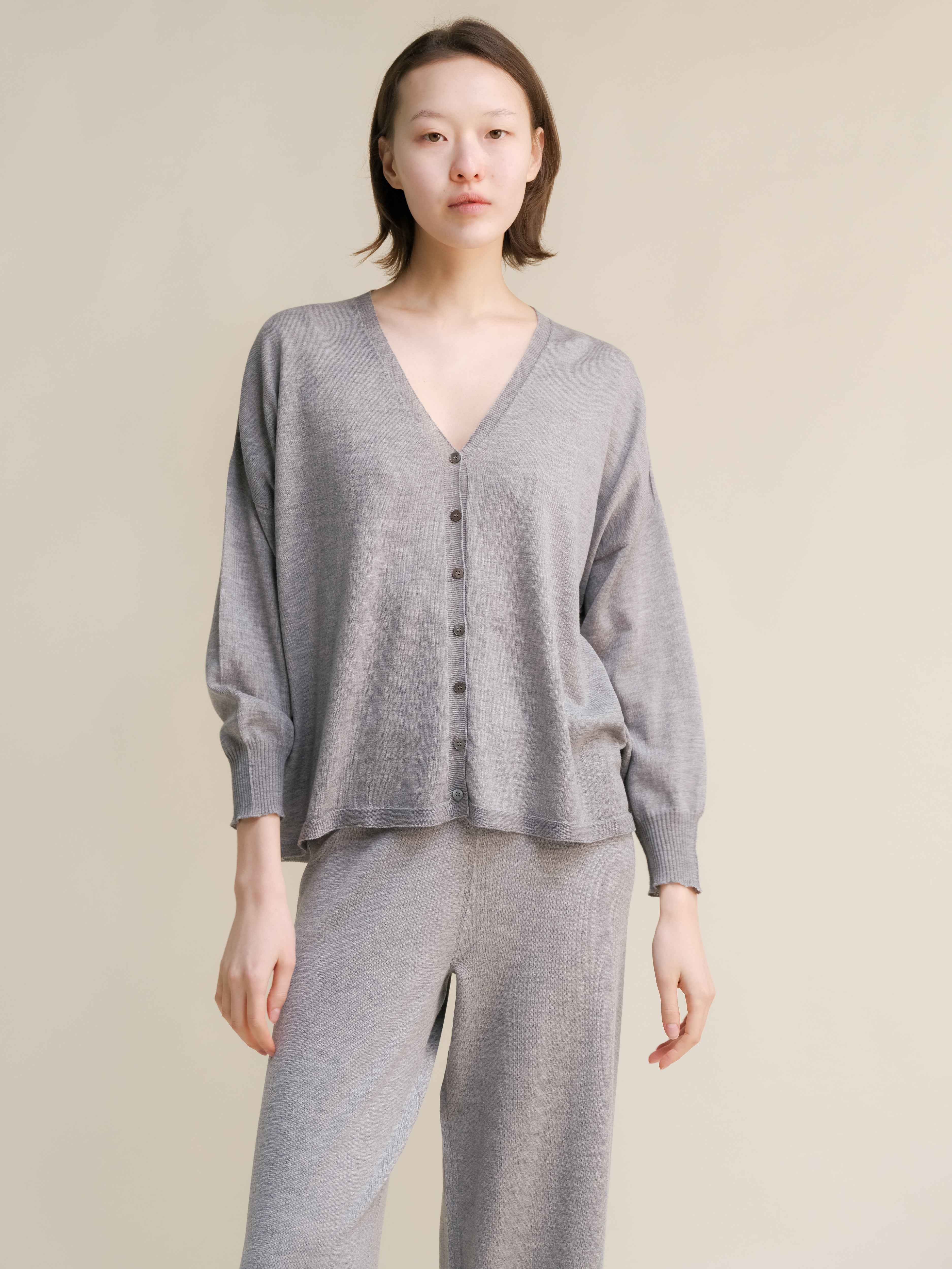 Extra Fine Merino Wool Oversized V-Neck Cardigan
(3D-Knit)