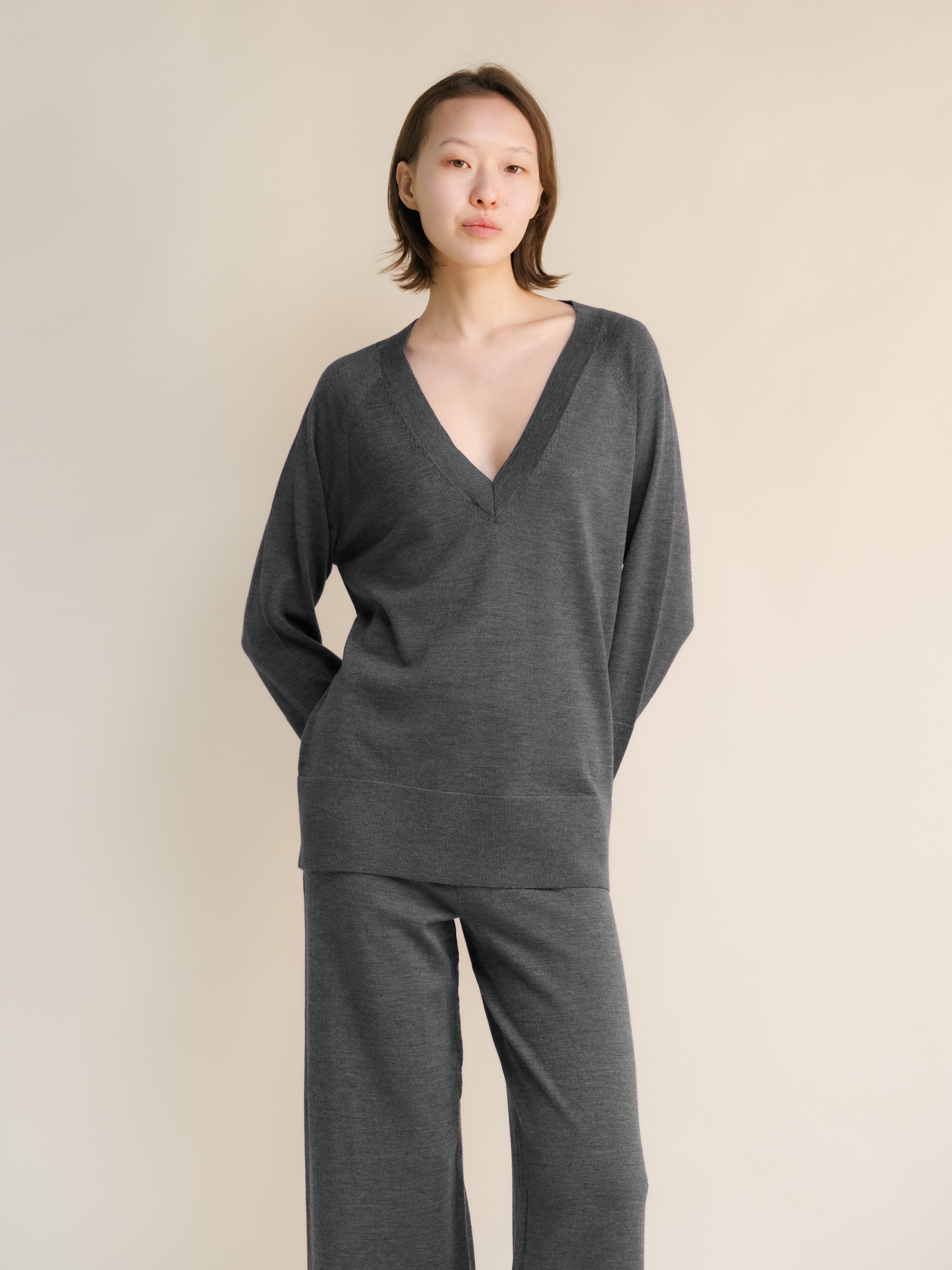 Maglione maxi con scollo a V in lana merino extrafine