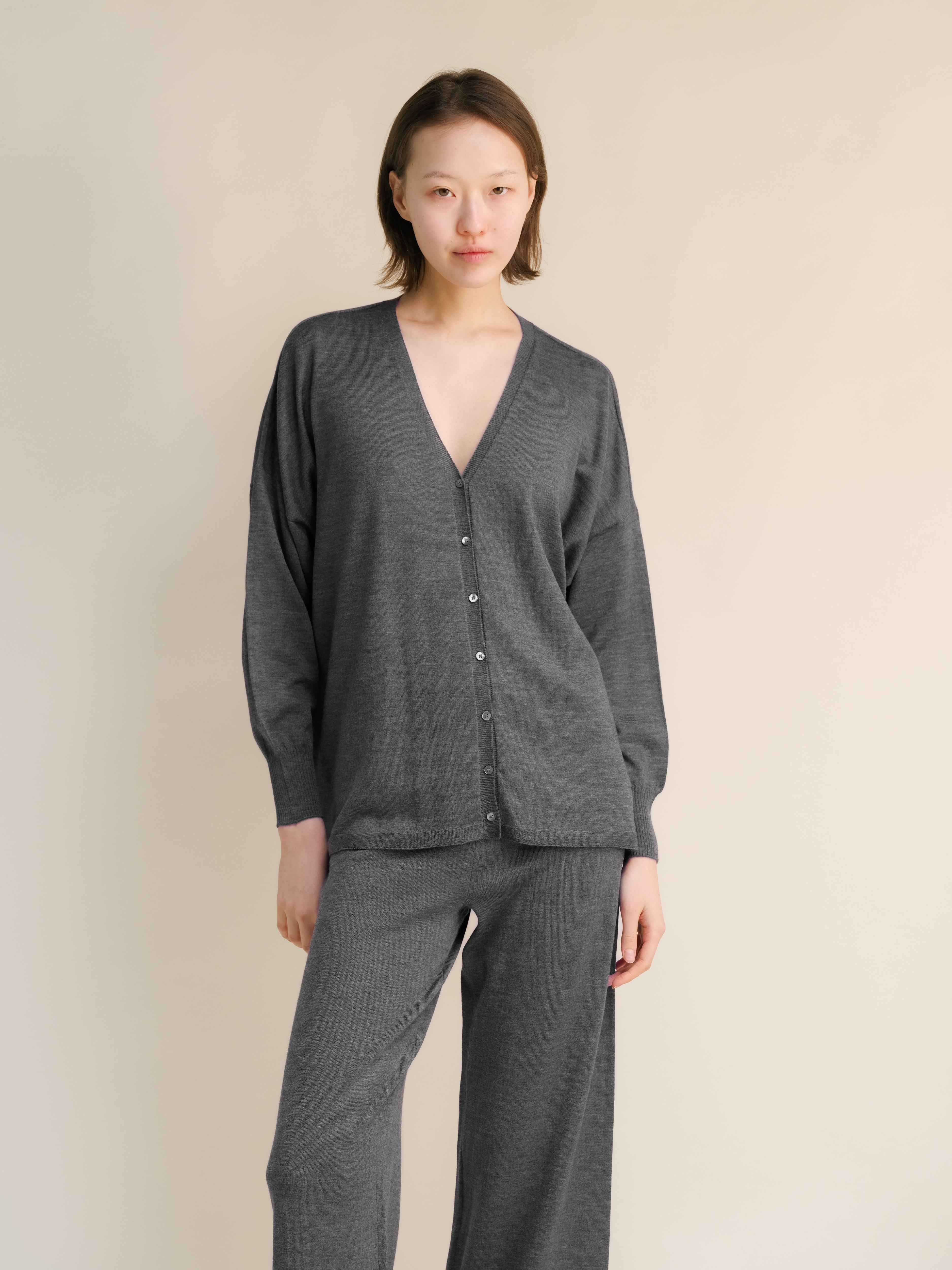Extra Fine Merino Wool Oversized V-Neck Cardigan
(3D-Knit)