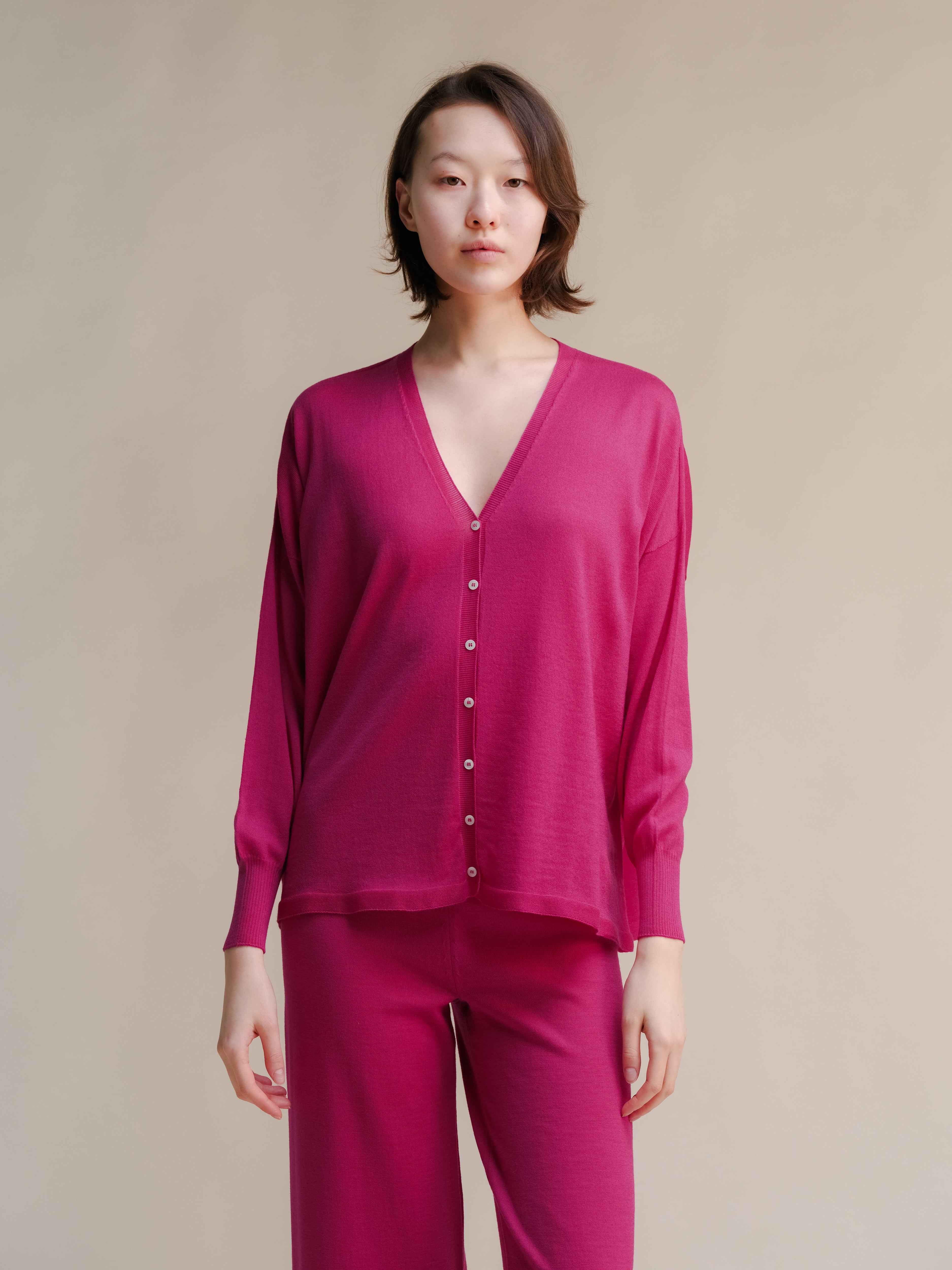 Extra Fine Merino Wool Oversized V-Neck Cardigan
(3D-Knit)