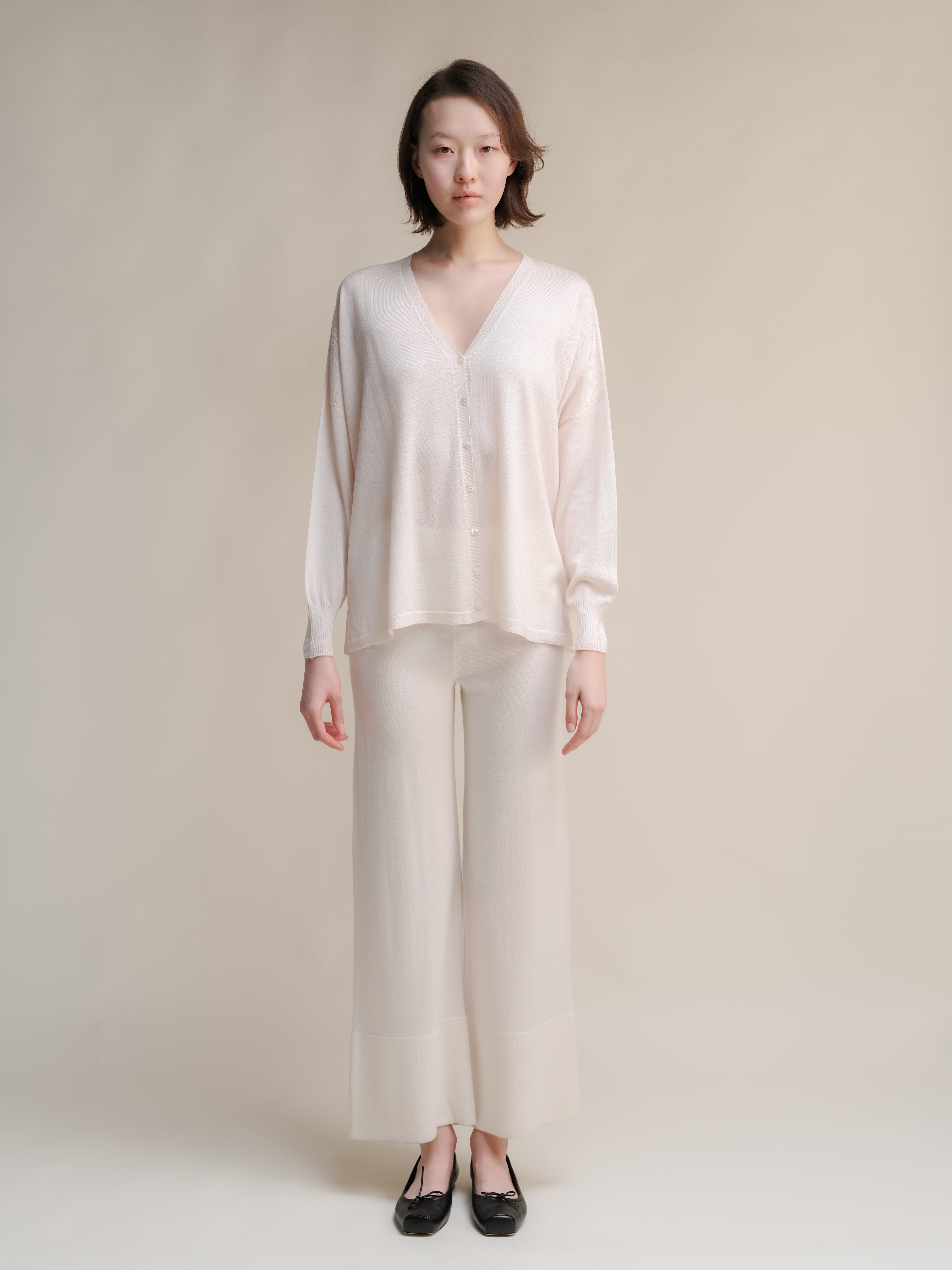 Cardigan oversize con scollo a V in lana merino extrafine (3D-Knit)