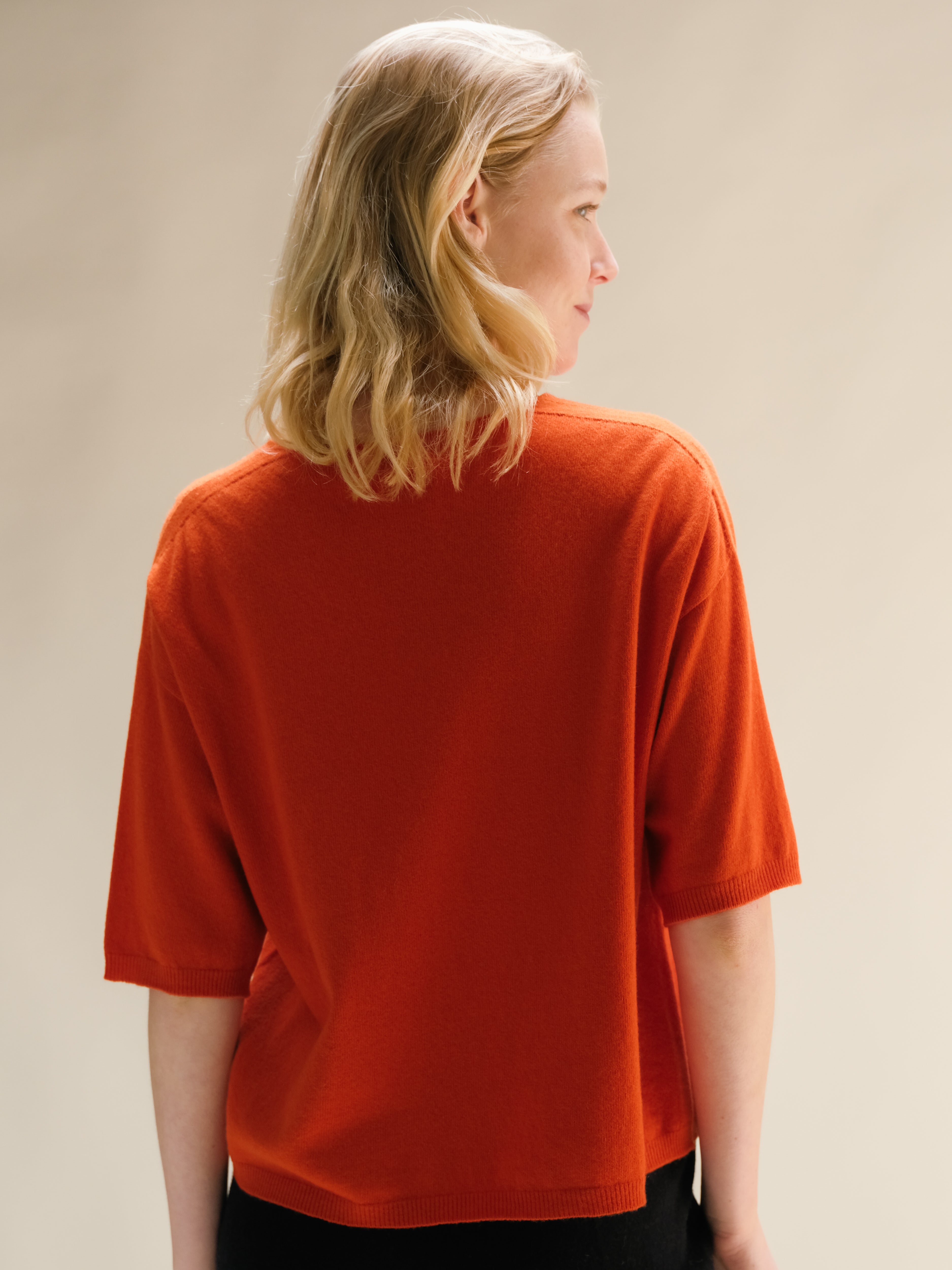 T-shirt in misto cashmere con scollo a V (3D-Knit)