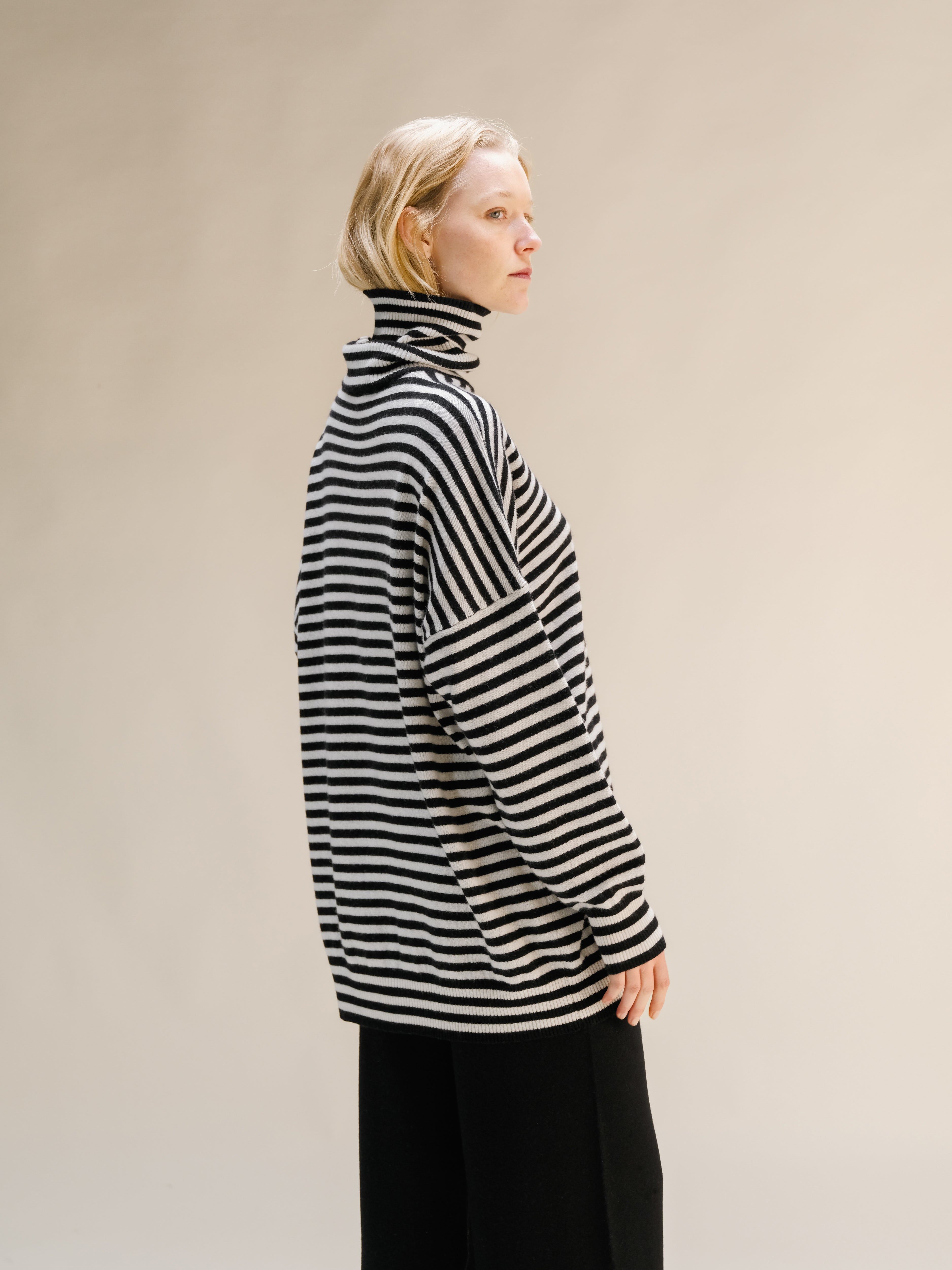 Maglione dolcevita oversize a righe in misto cashmere