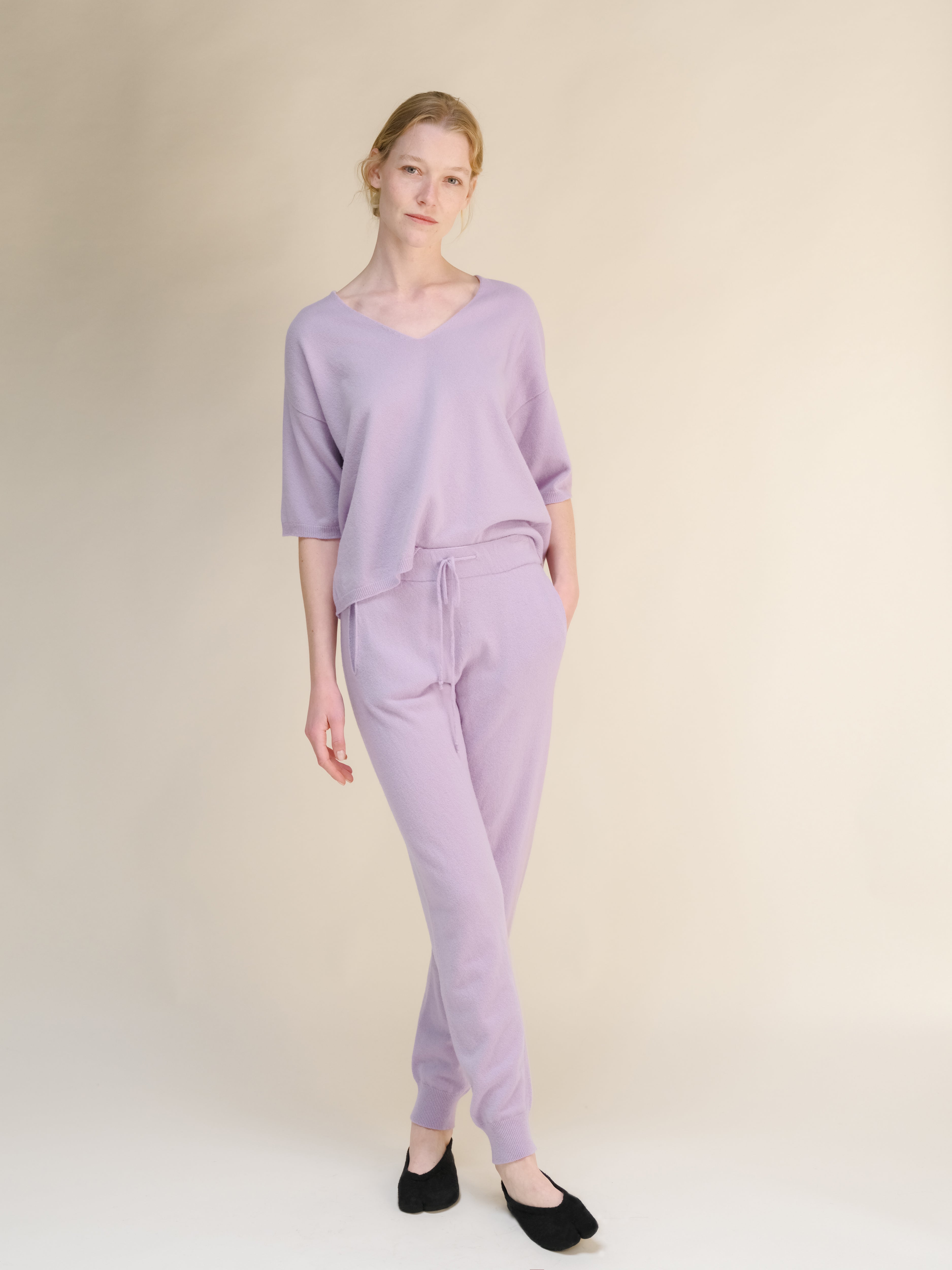 T-shirt in misto cashmere con scollo a V (3D-Knit)