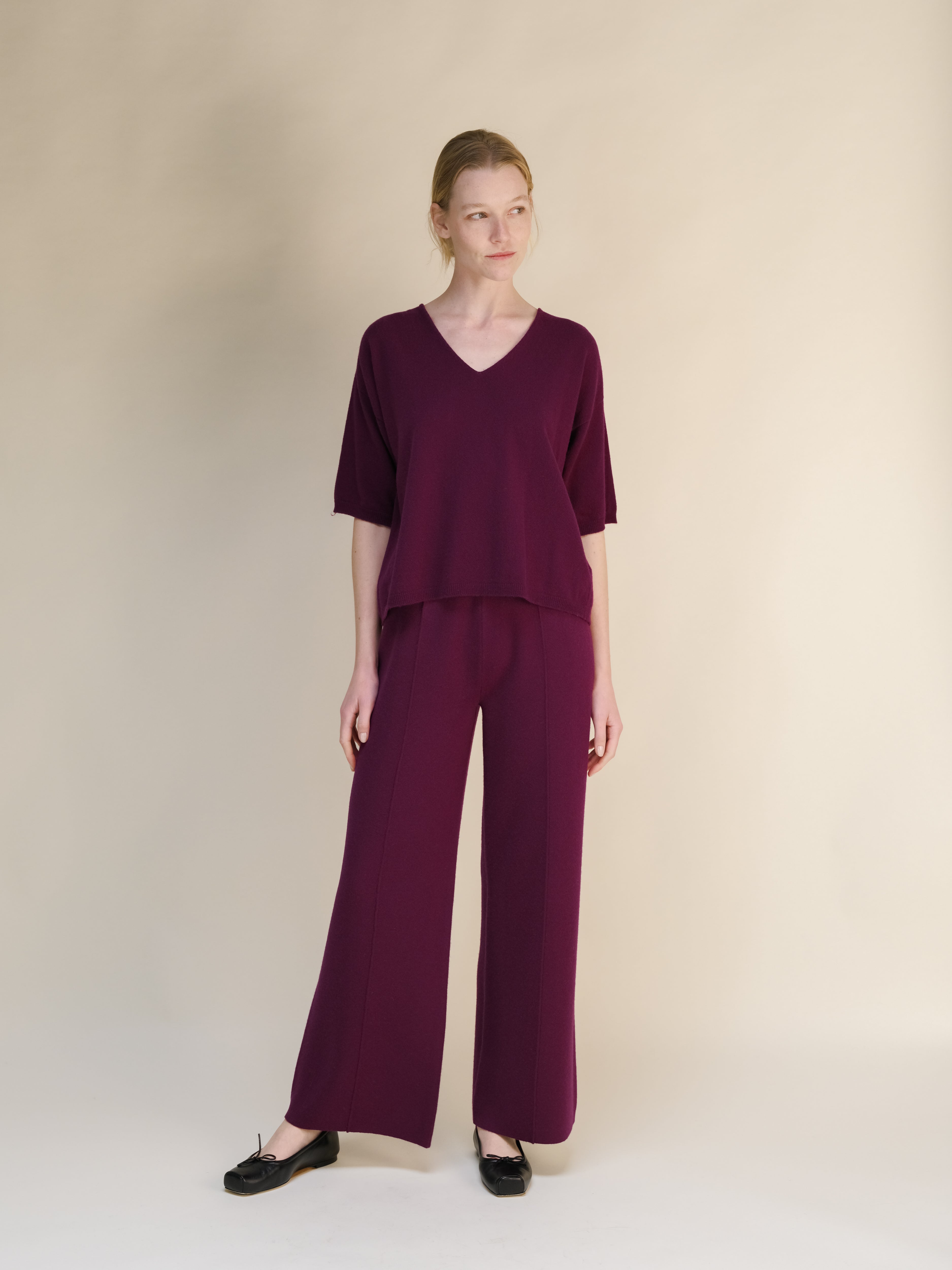 T-shirt in misto cashmere con scollo a V (3D-Knit)