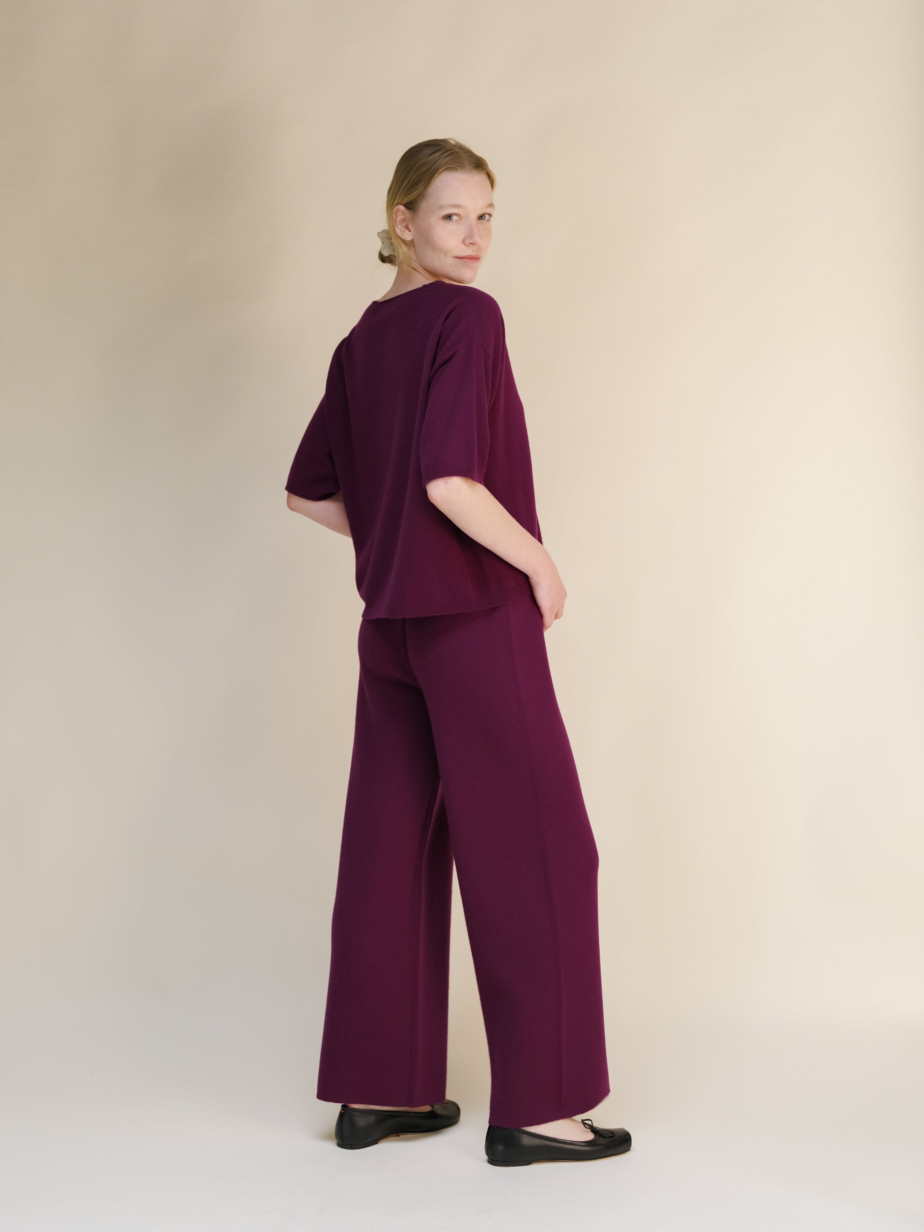 T-shirt in misto cashmere con scollo a V (3D-Knit)