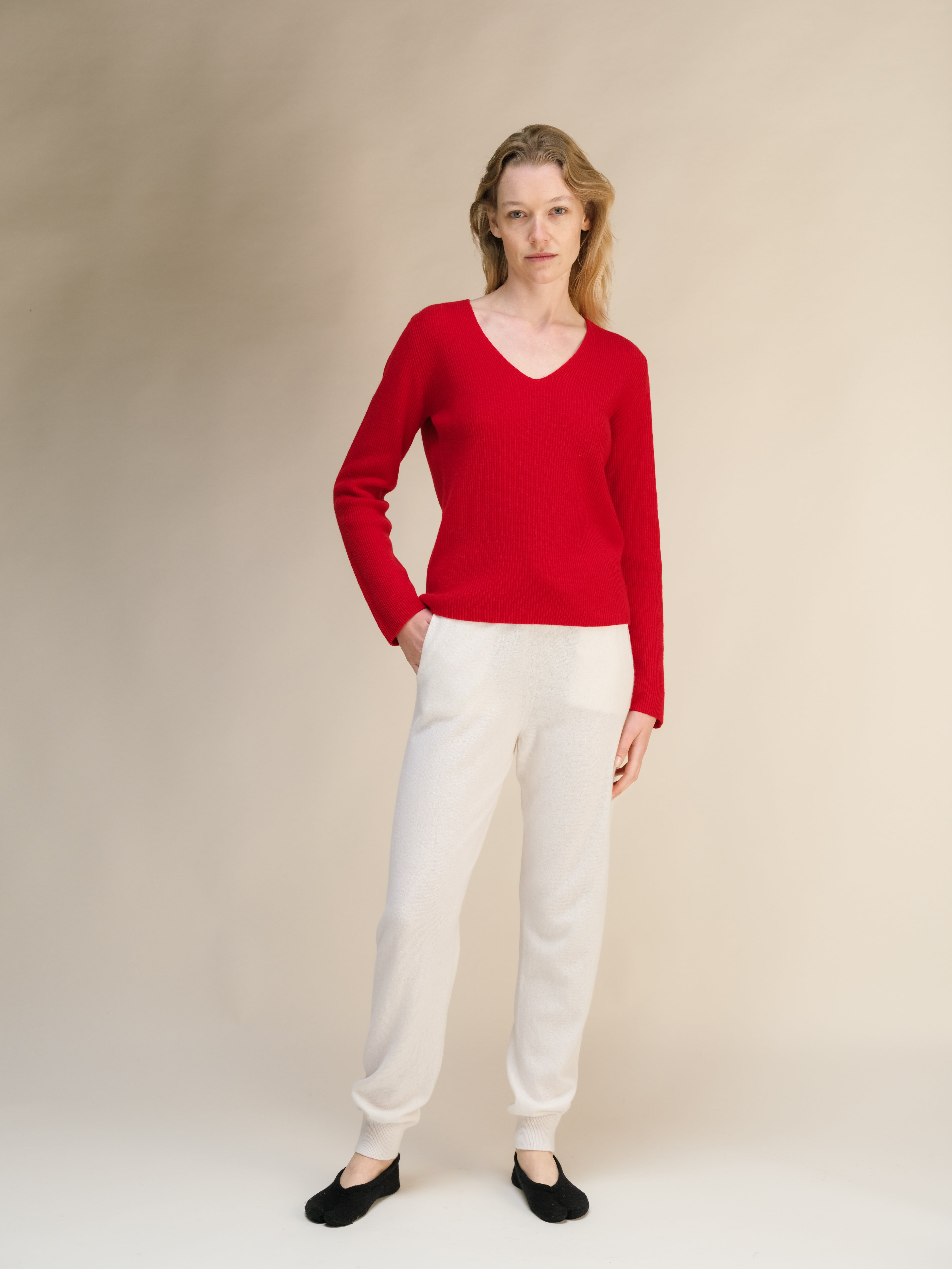 Maglione a coste con scollo a V in misto cashmere