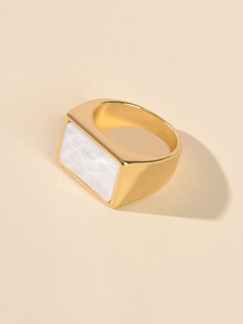 Anello con sigillo rettangolare