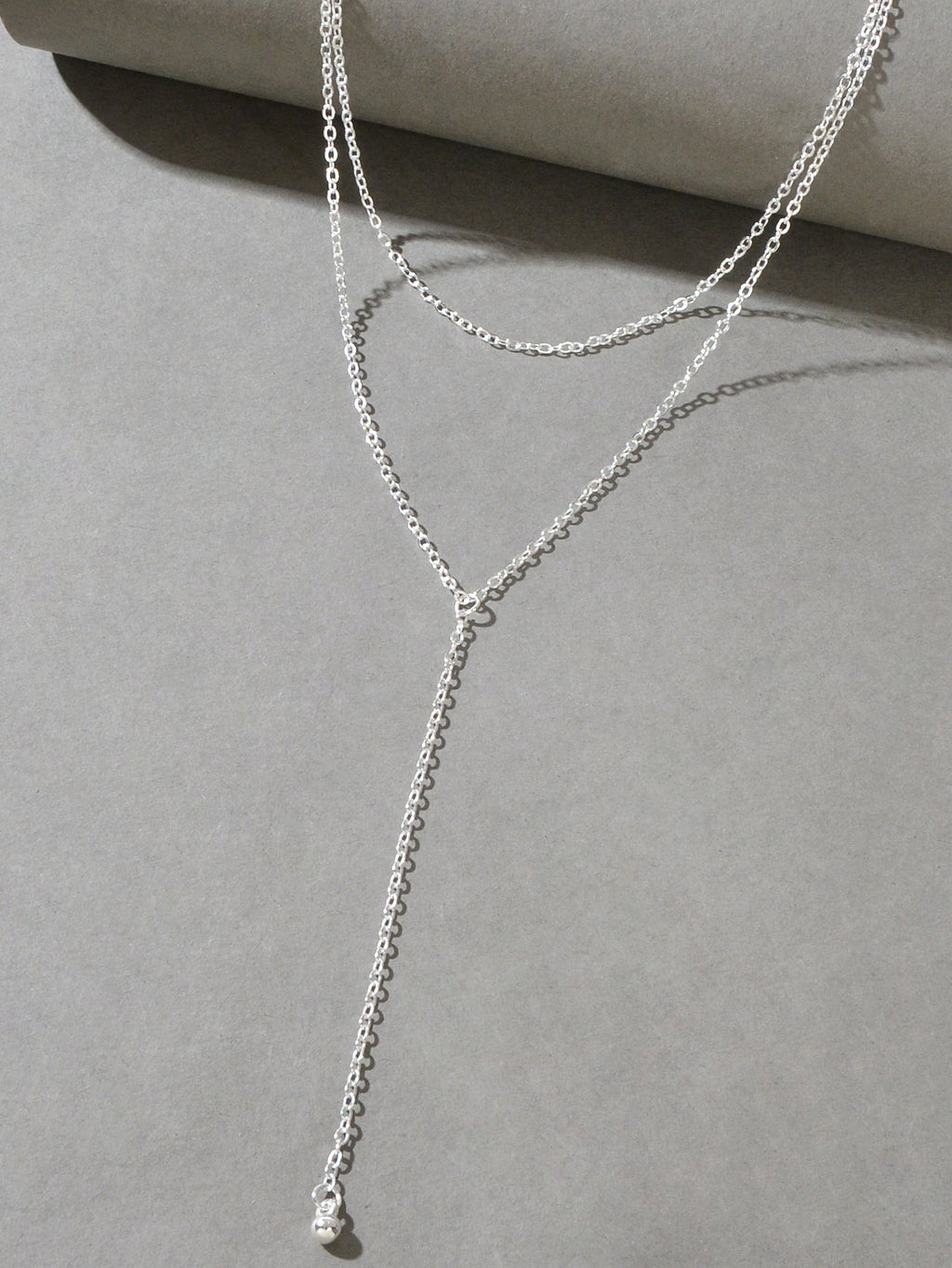 Collana con design a Y