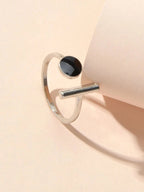 Anello con elementi geometrici