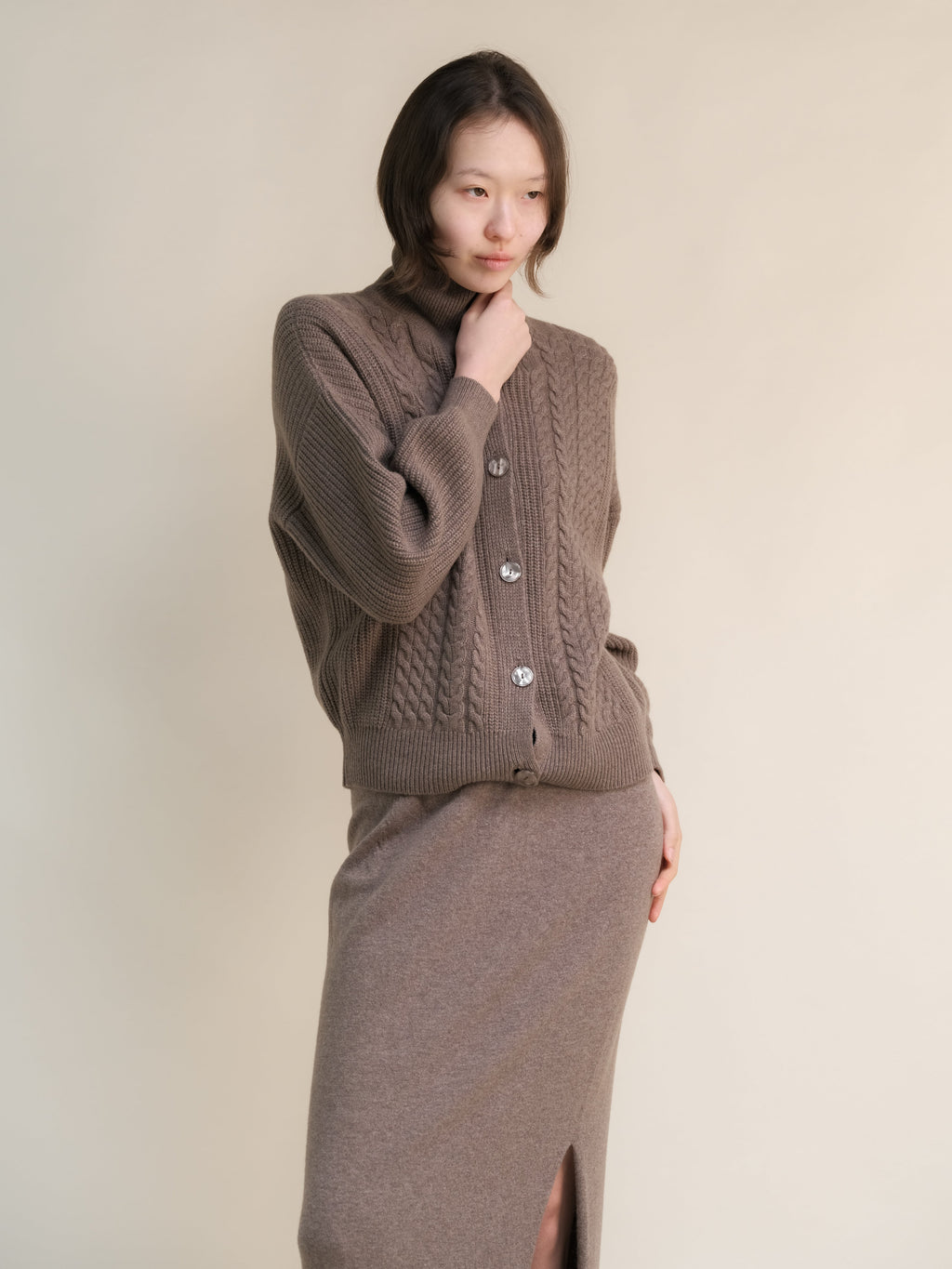 Cardigan polo in misto cashmere con lavorazione treccia