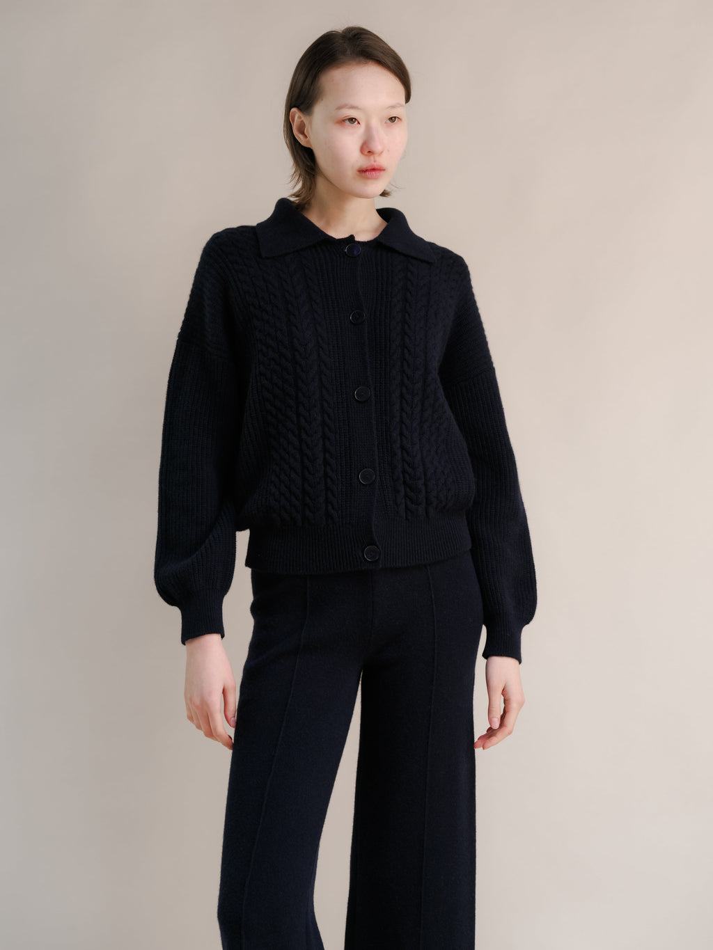 Cardigan polo in misto cashmere con lavorazione treccia