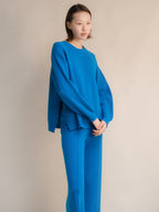 Maglia girocollo in misto cashmere a coste con spacchi laterali