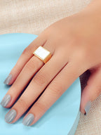 Anello con sigillo rettangolare