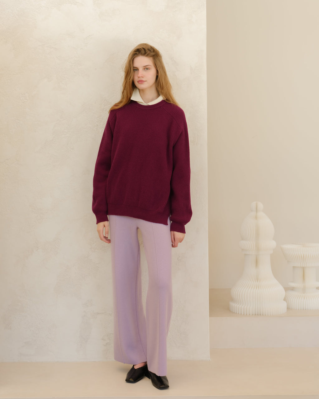 Maglia girocollo in misto cashmere a coste con spacchi laterali