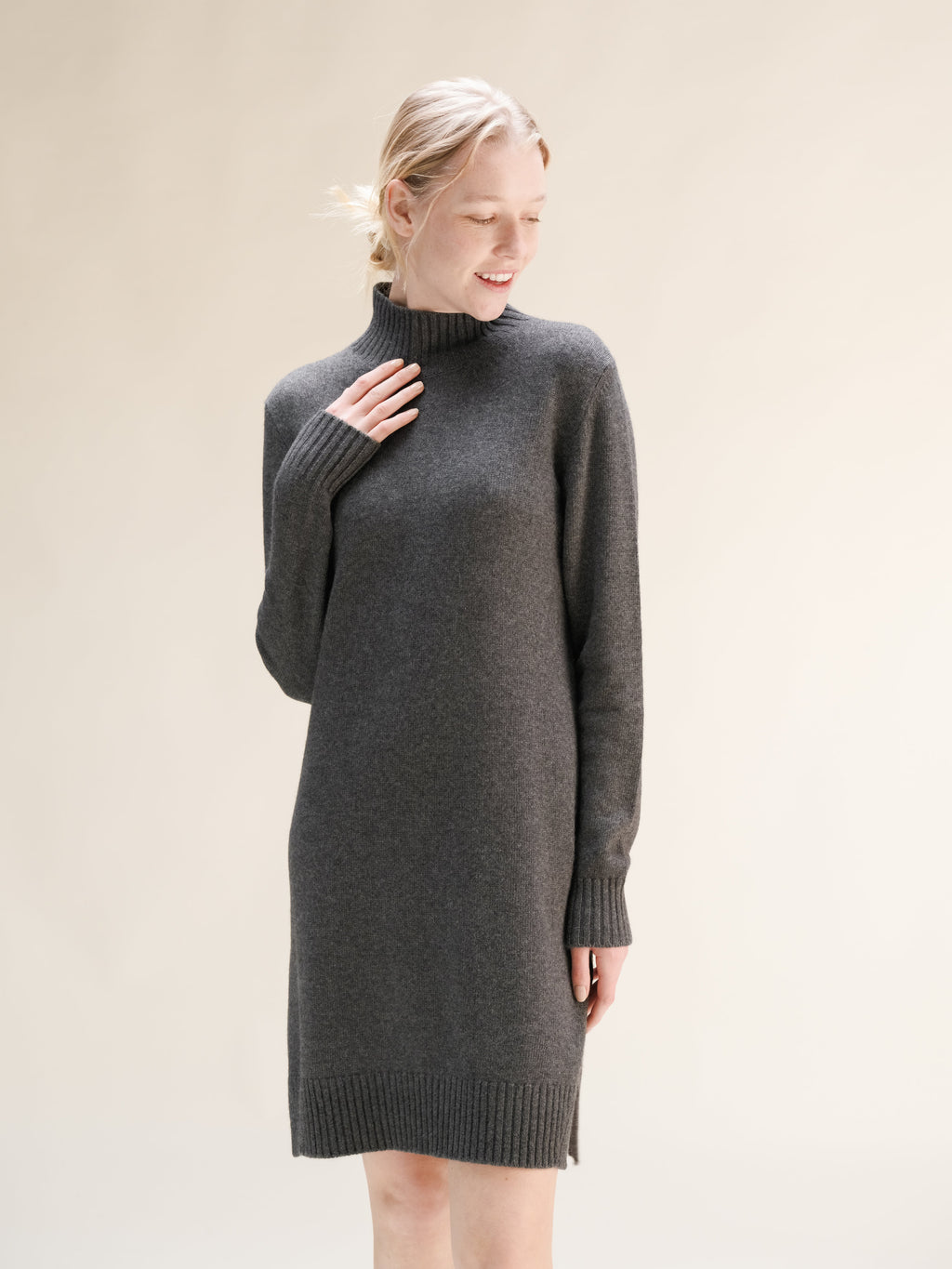 Abito midi a collo alto in misto cashmere