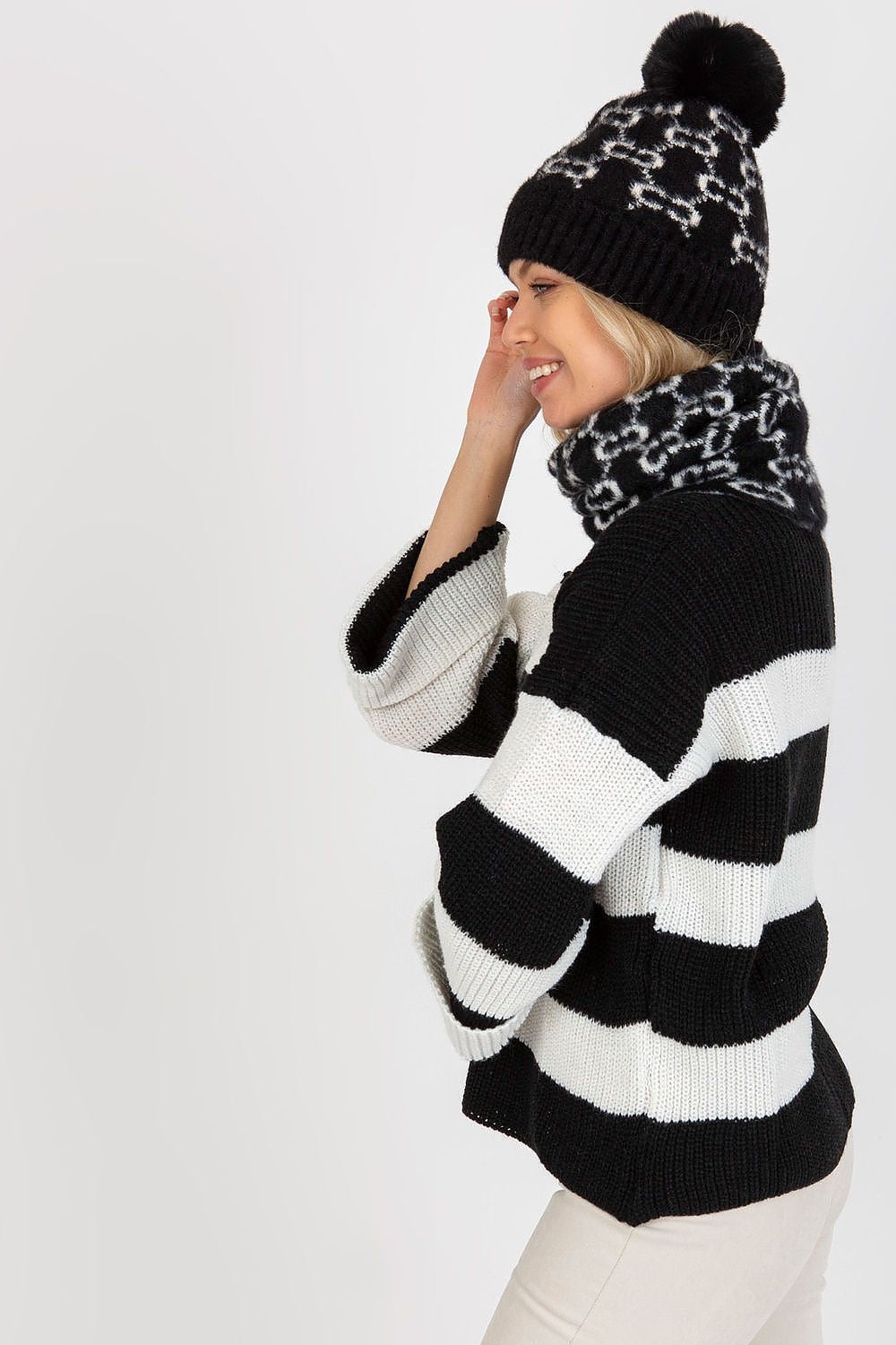 Berretto con pom-pom - Nibe Clothing