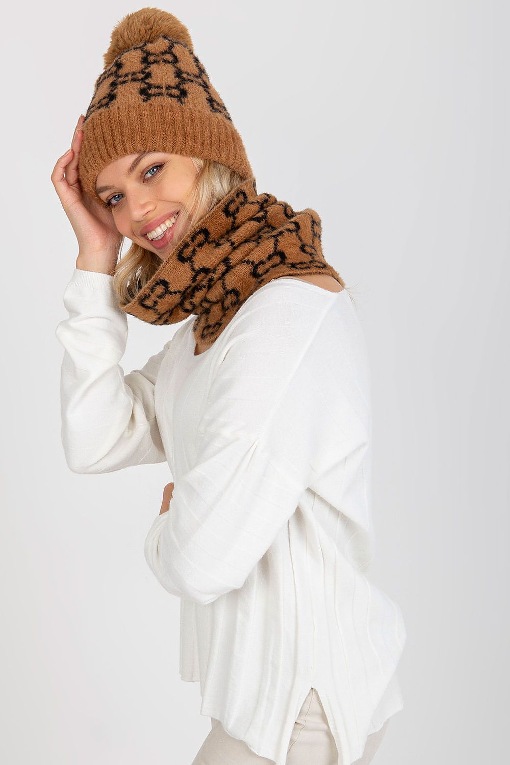 Berretto con pom-pom - Nibe Clothing