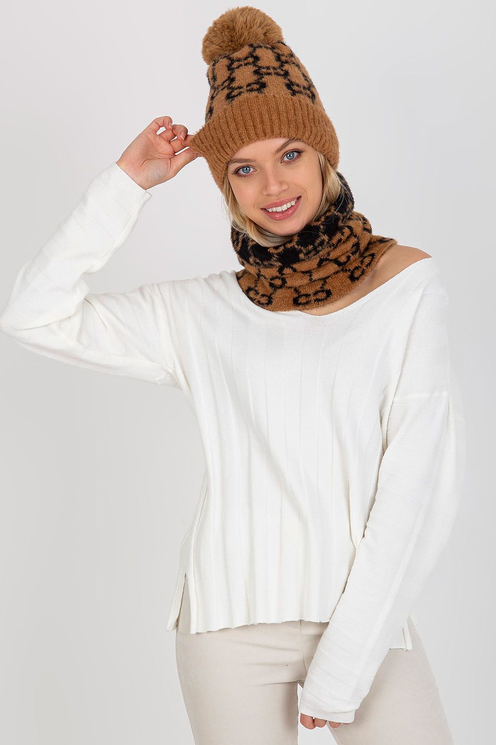 Berretto con pom-pom - Nibe Clothing